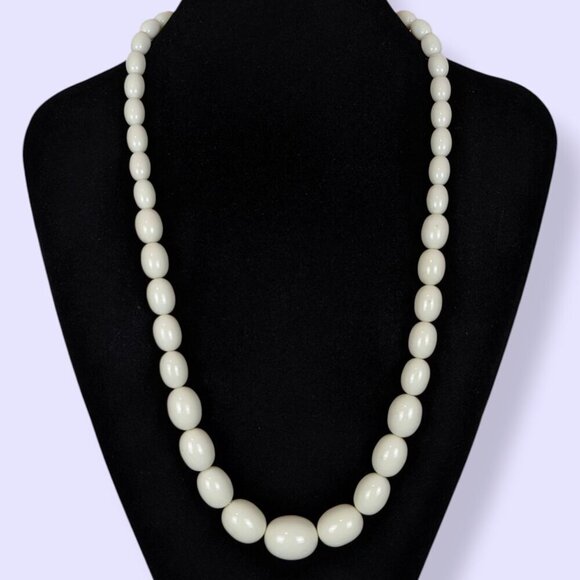 Jewelry - V. Off-White Lucite Graduated Beaded Necklace